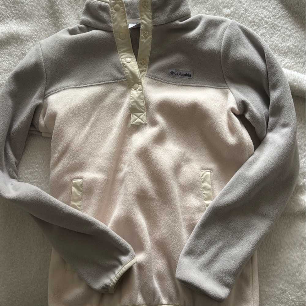 Columbia Women's Gray and Cream Ski Jacket